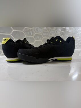GIRO Cycling Shoes/ Spin Shoes With SPD Clips